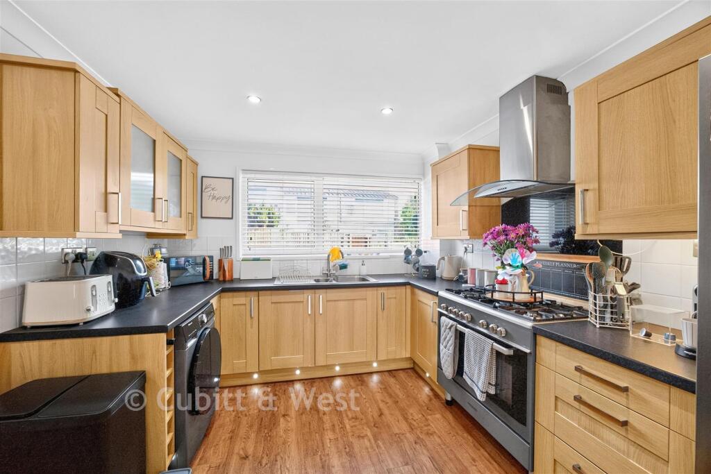 Main image of property: Blackbird Close, Waterlooville, Hampshire