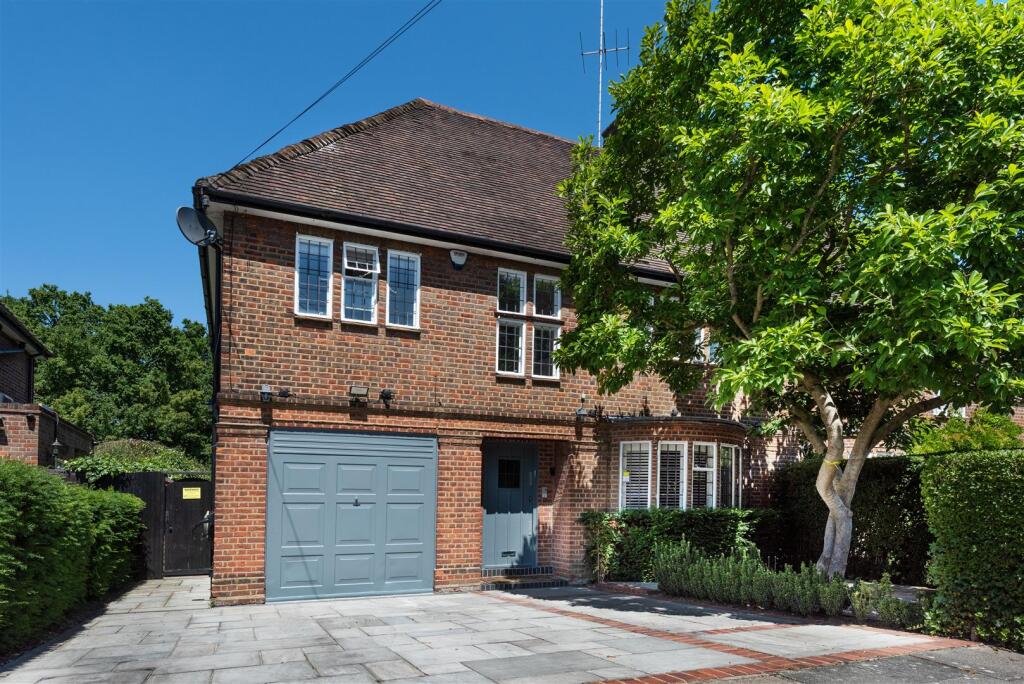Main image of property: MEADWAY, HAMPSTEAD GARDEN SUBURB, NW11