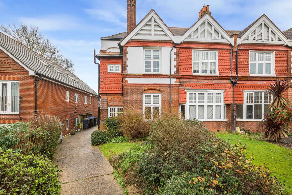 Main image of property: 3 Oakwood Avenue, Beckenham