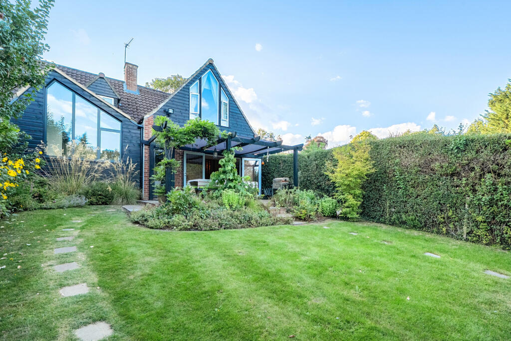 Main image of property: Gillotts Hill, Harpsden, Henley-on-Thames, Oxfordshire, RG9
