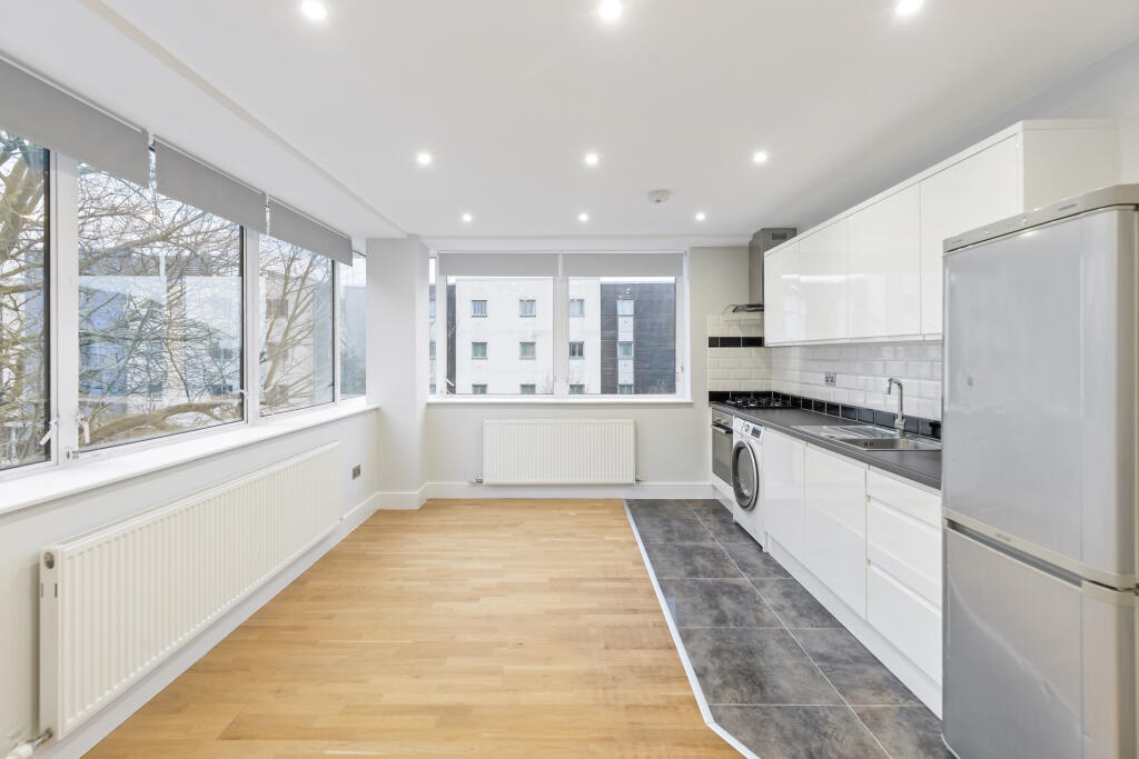 Main image of property: London Road, Bracknell, Berkshire, RG12 2XH