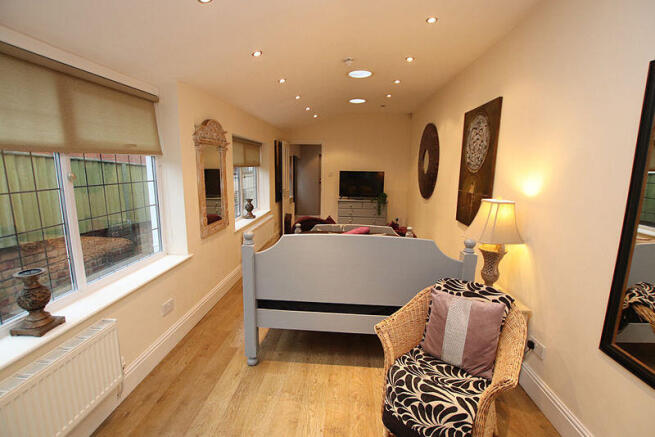 Garden room or living photo 2