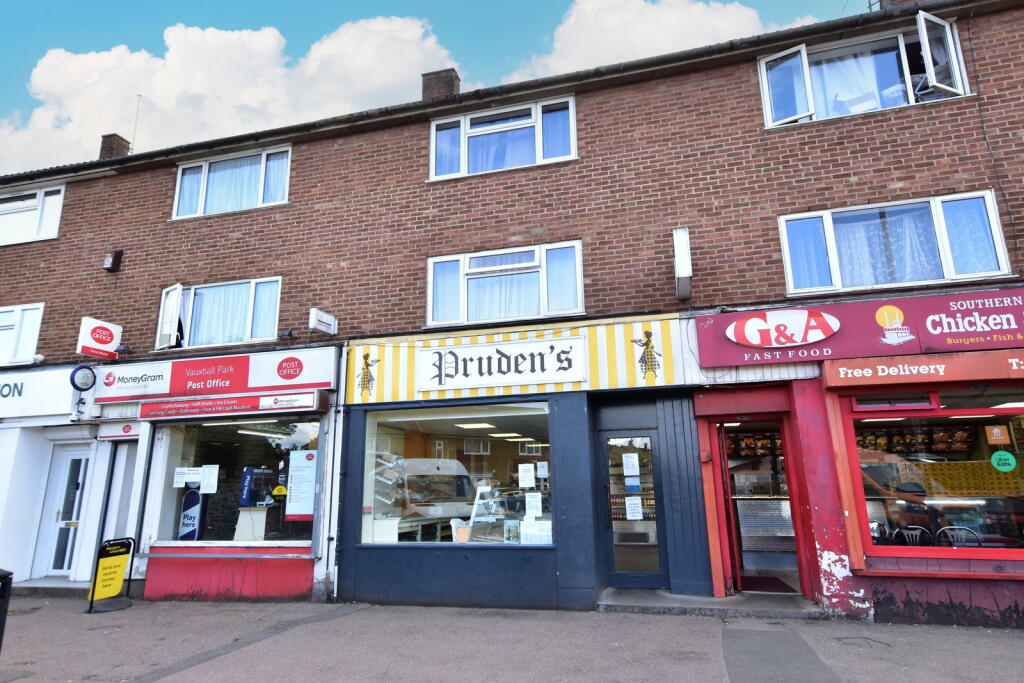 Main image of property: Lyneham Road, Luton, LU2 9JS
