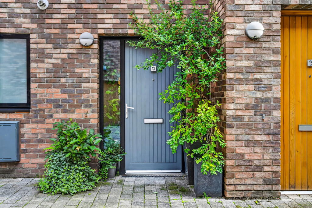 Main image of property: Lockgate Mews, New Islington, Manchester, M4