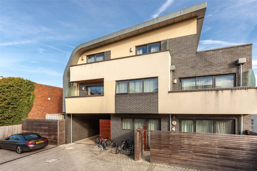 Main image of property: LIME WALK, HEADINGTON, OX3