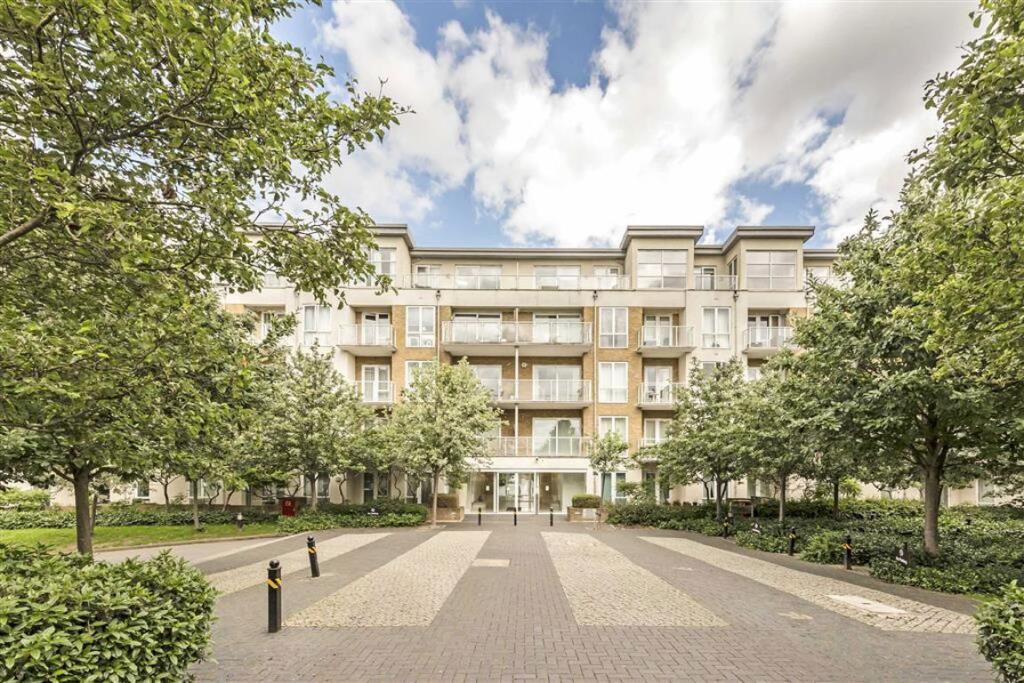 Main image of property: Melliss Avenue, Kew