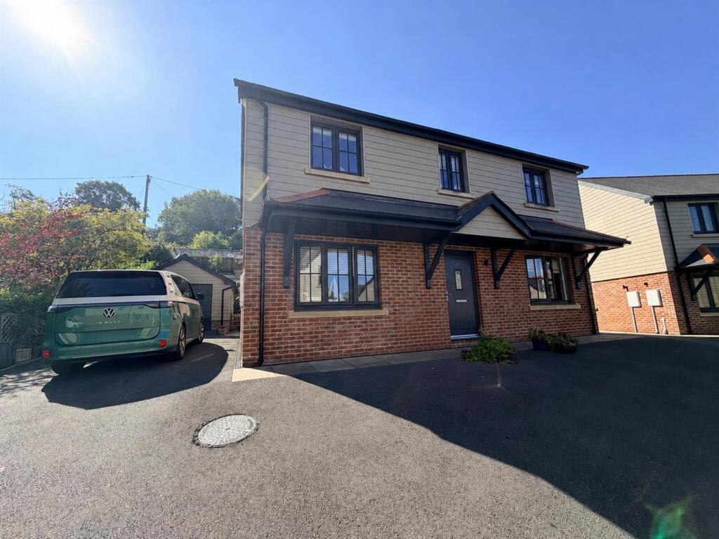 Main image of property: Llys Dolwerdd, Betws, Ammanford