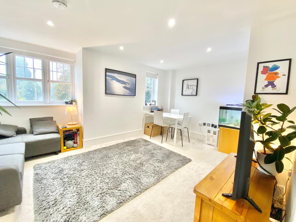 Main image of property: London Road, Aston Clinton, AYLESBURY